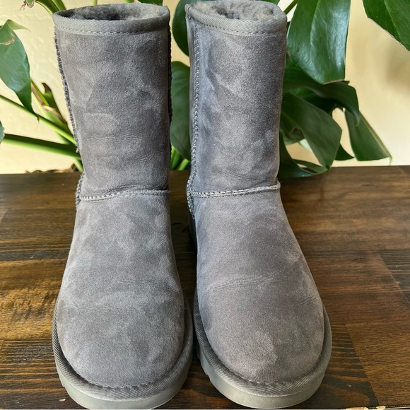 UGG Classic Short II Grey Suede Fur Lined Boots US7 - Picture 7 of 17